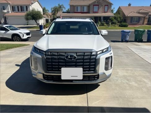 Used 2023 Hyundai Palisade Calligraphy FWD image 2