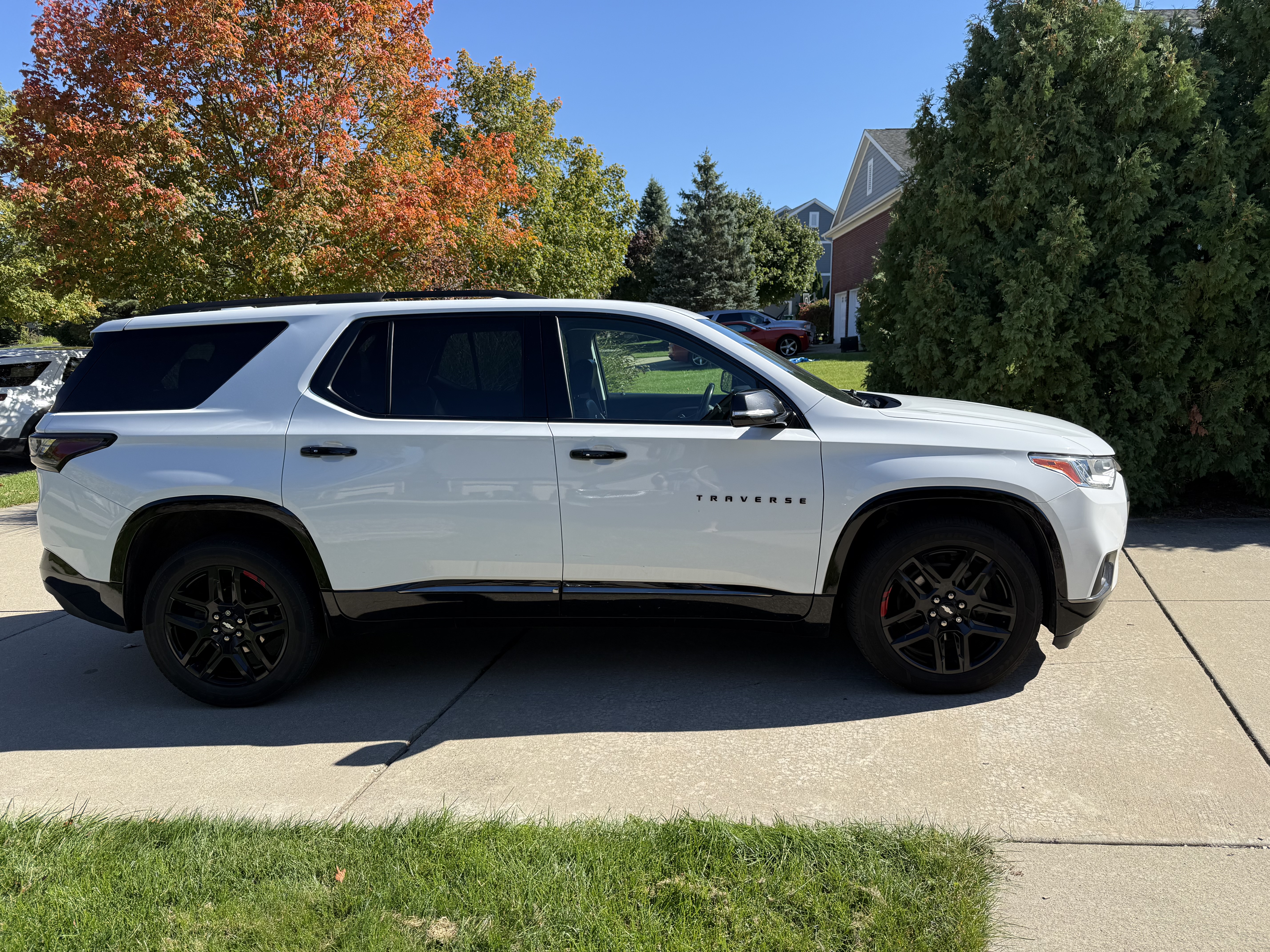 Used 2019 Chevrolet Traverse Premier w/ Redline Edition AWD/4WD image 4