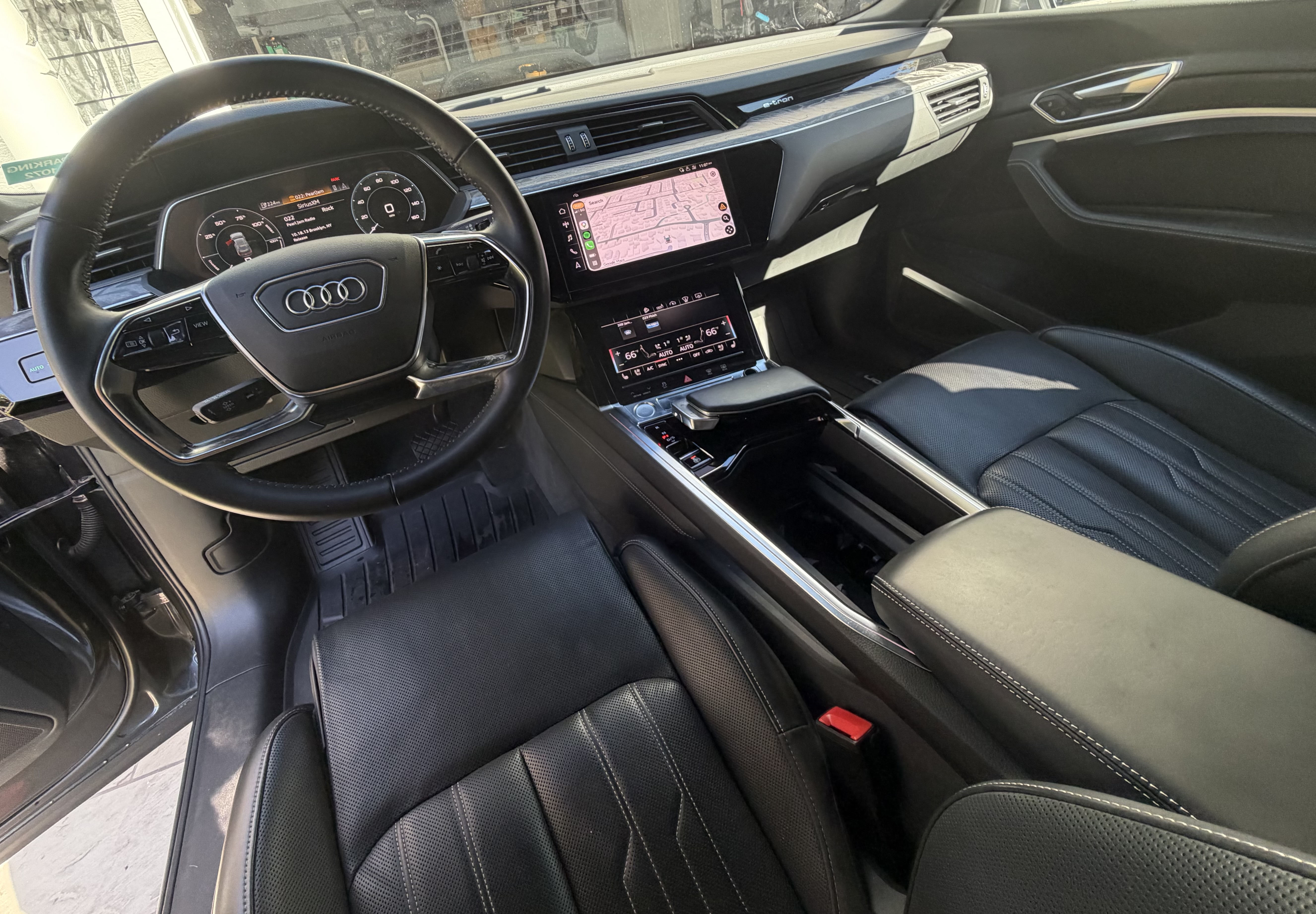 Used 2019 Audi e-tron Prestige w/ Prestige Package AWD/4WD image 19