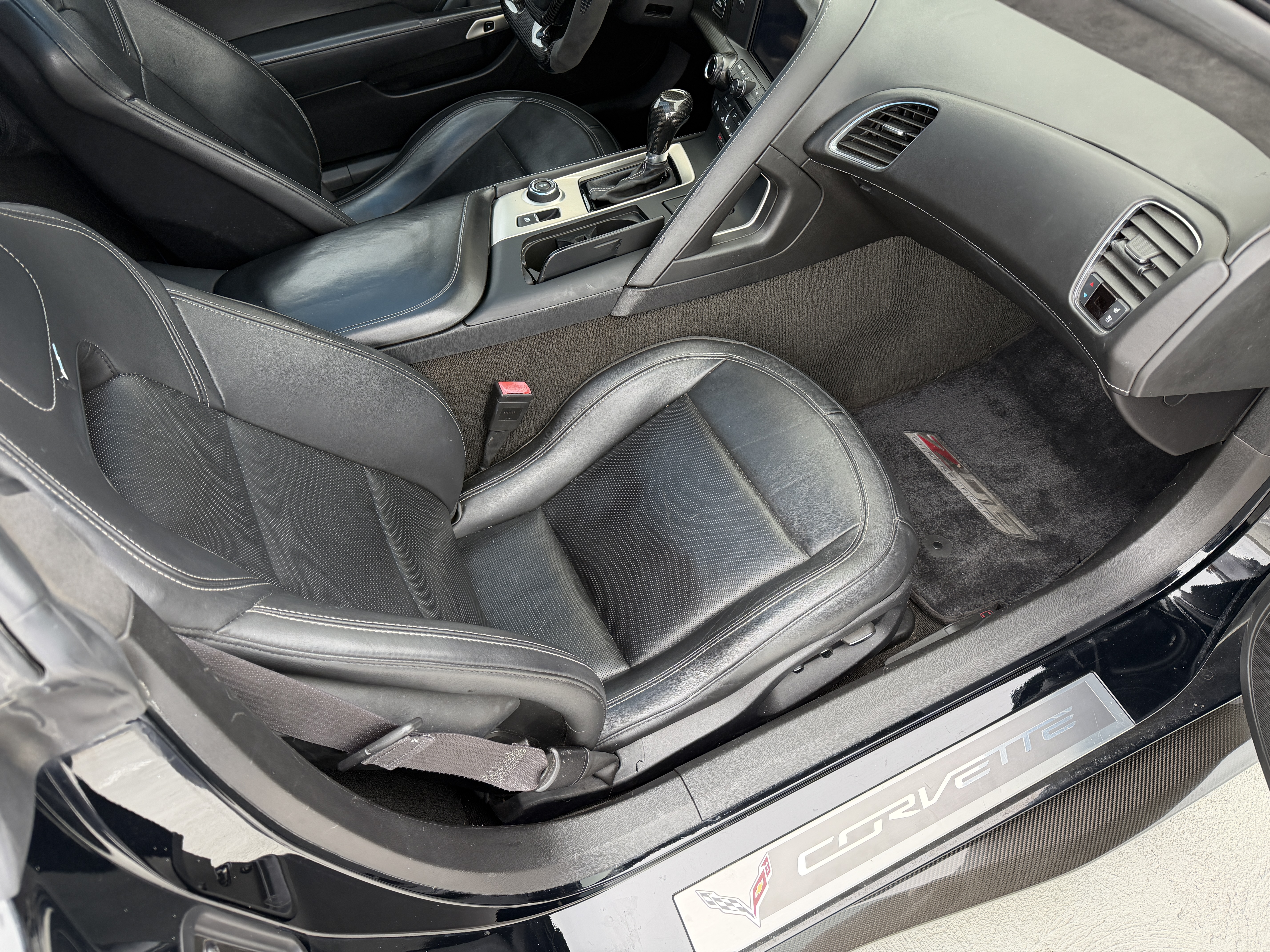 Used 2015 Chevrolet Corvette Z06 w/ 3LZ Preferred Equipment Group RWD image 17