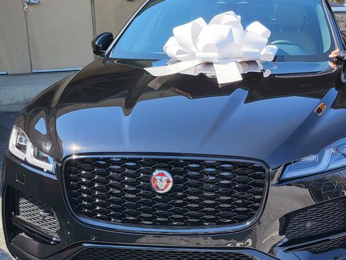 Used 2022 Jaguar F-PACE S image 13