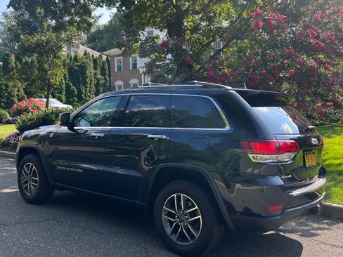 Used 2020 Jeep Grand Cherokee Limited w/ Luxury Group II image 11