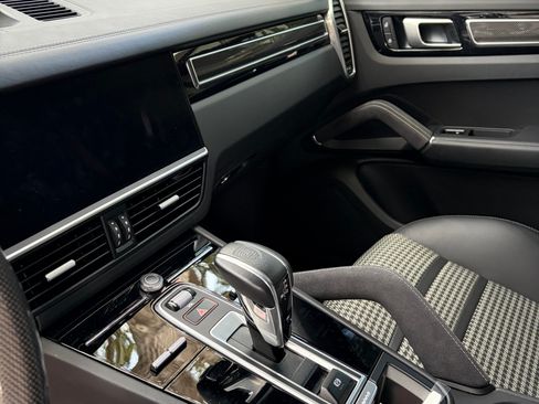 Used 2023 Porsche Cayenne Platinum Edition image 1