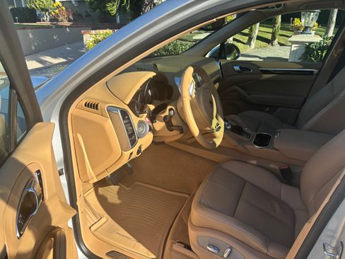 Used 2014 Porsche Cayenne S image 17