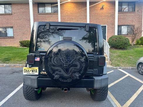 Used 2014 Jeep Wrangler Unlimited Sahara AWD/4WD image 4