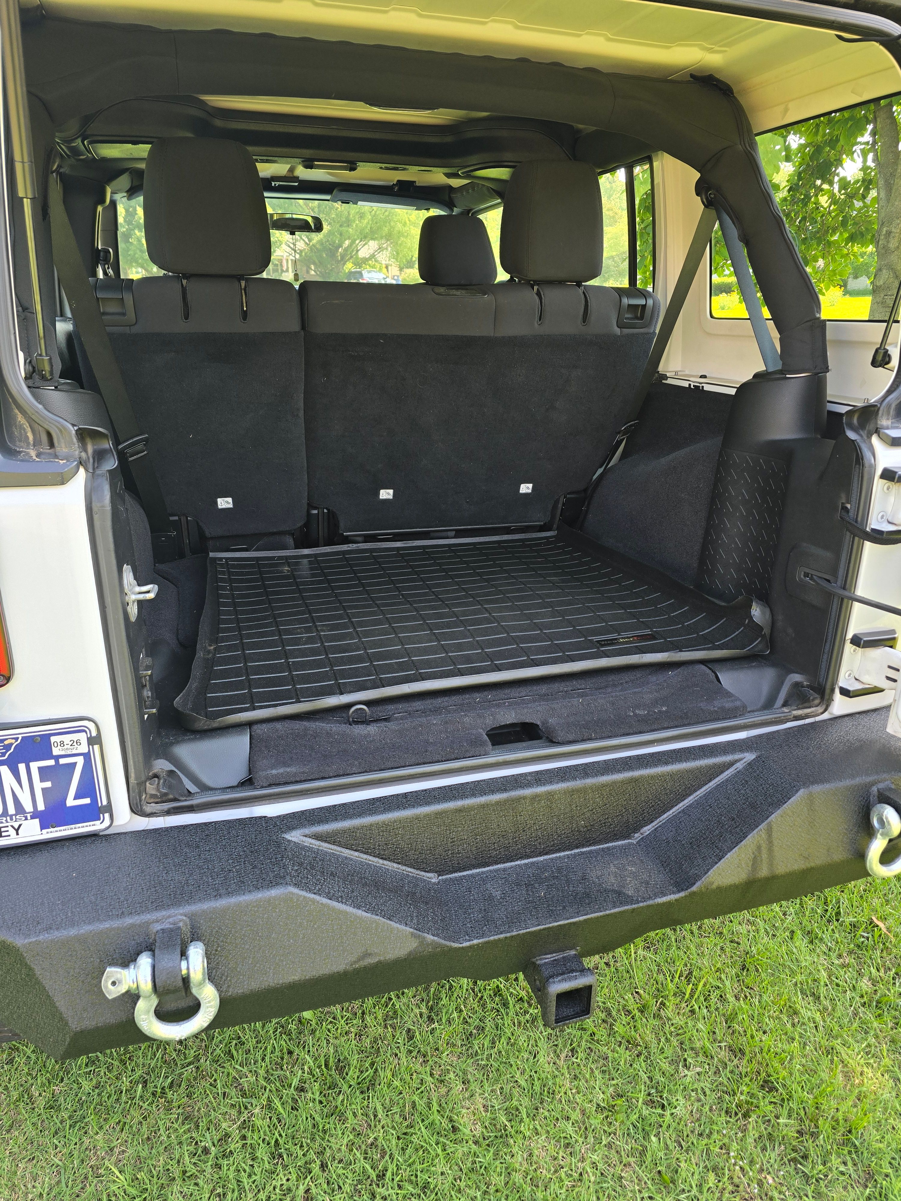 Used 2015 Jeep Wrangler Unlimited Sport w/ Connectivity Group AWD/4WD image 10
