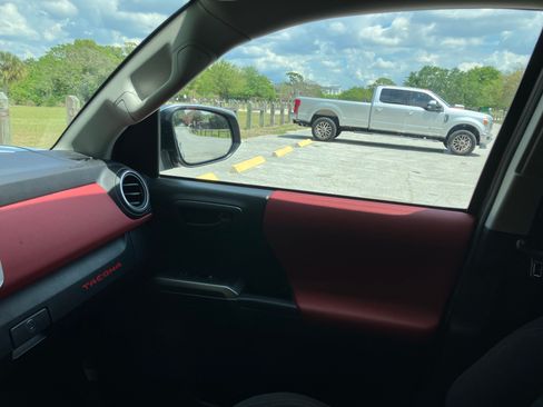 Used 2023 Toyota Tacoma SR5 w/ Technology Package image 5