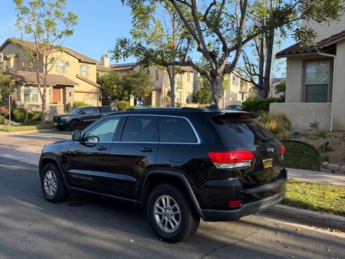 Used 2019 Jeep Grand Cherokee Laredo RWD image 4
