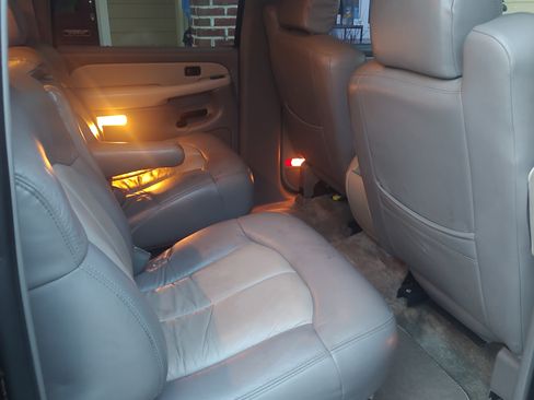 Used 2000 Chevrolet Suburban LT w/ LT Preferred Equipment Group image 11