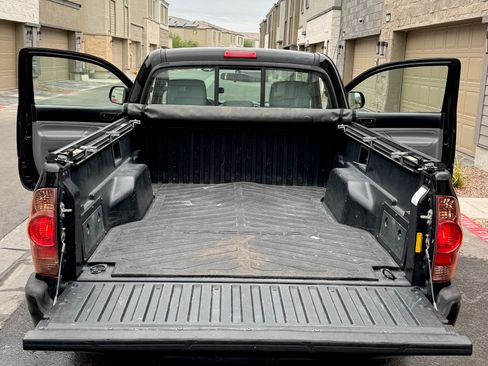 Used 2012 Toyota Tacoma 2WD Regular Cab image 12
