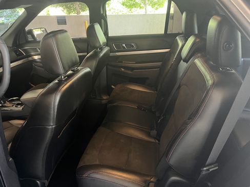 Used 2018 Ford Explorer XLT w/ Equipment Group 202A FWD image 27