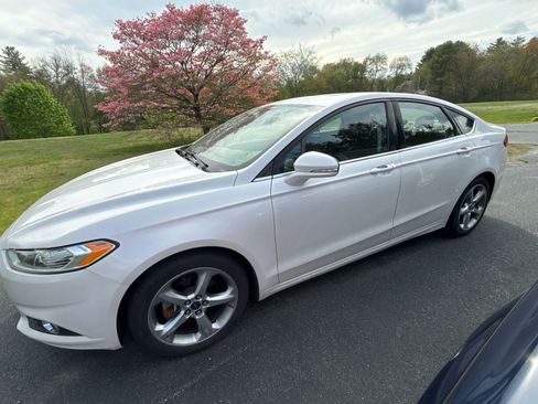 Used 2014 Ford Fusion SE w/ Equipment Group 201A FWD image 4