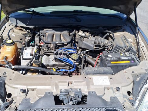 Used 2005 Ford Taurus SE image 4