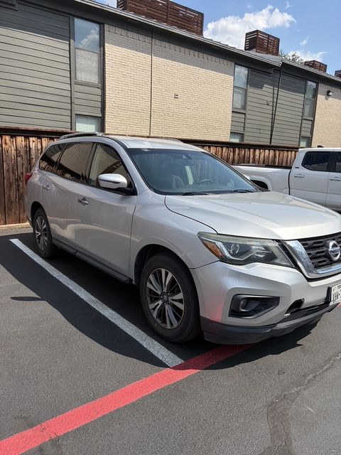 Used 2017 Nissan Pathfinder SV FWD image 2
