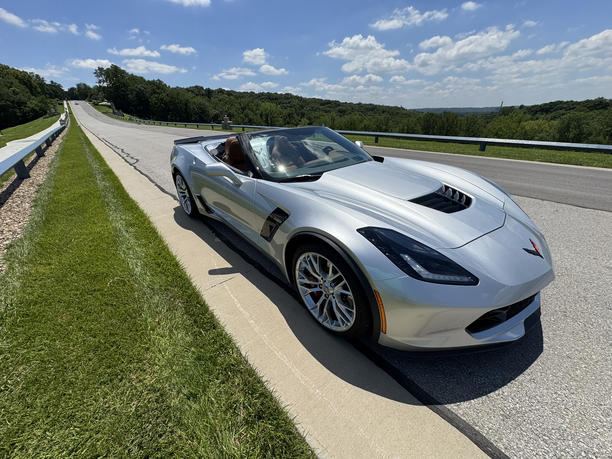 Used 2016 Chevrolet Corvette Z06 w/ 2LZ Preferred Equipment Group RWD image 2