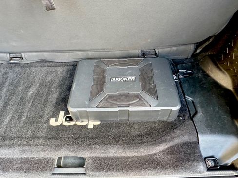 Used 2015 Jeep Wrangler Sport image 18