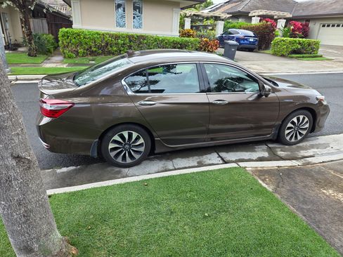 Used 2017 Honda Accord Touring image 5