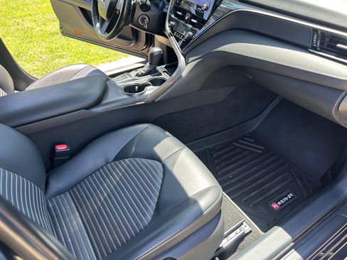 Used 2022 Toyota Camry SE FWD image 18