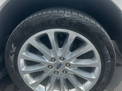 Used 2019 Ford F150 Limited AWD/4WD image 12