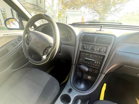 Used 2001 Ford Mustang Coupe RWD image 9