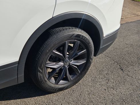 Used 2022 Volkswagen Tiguan SE image 4