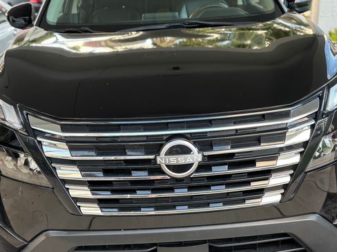 Used 2024 Nissan Rogue SV w/ SV Premium Package image 2