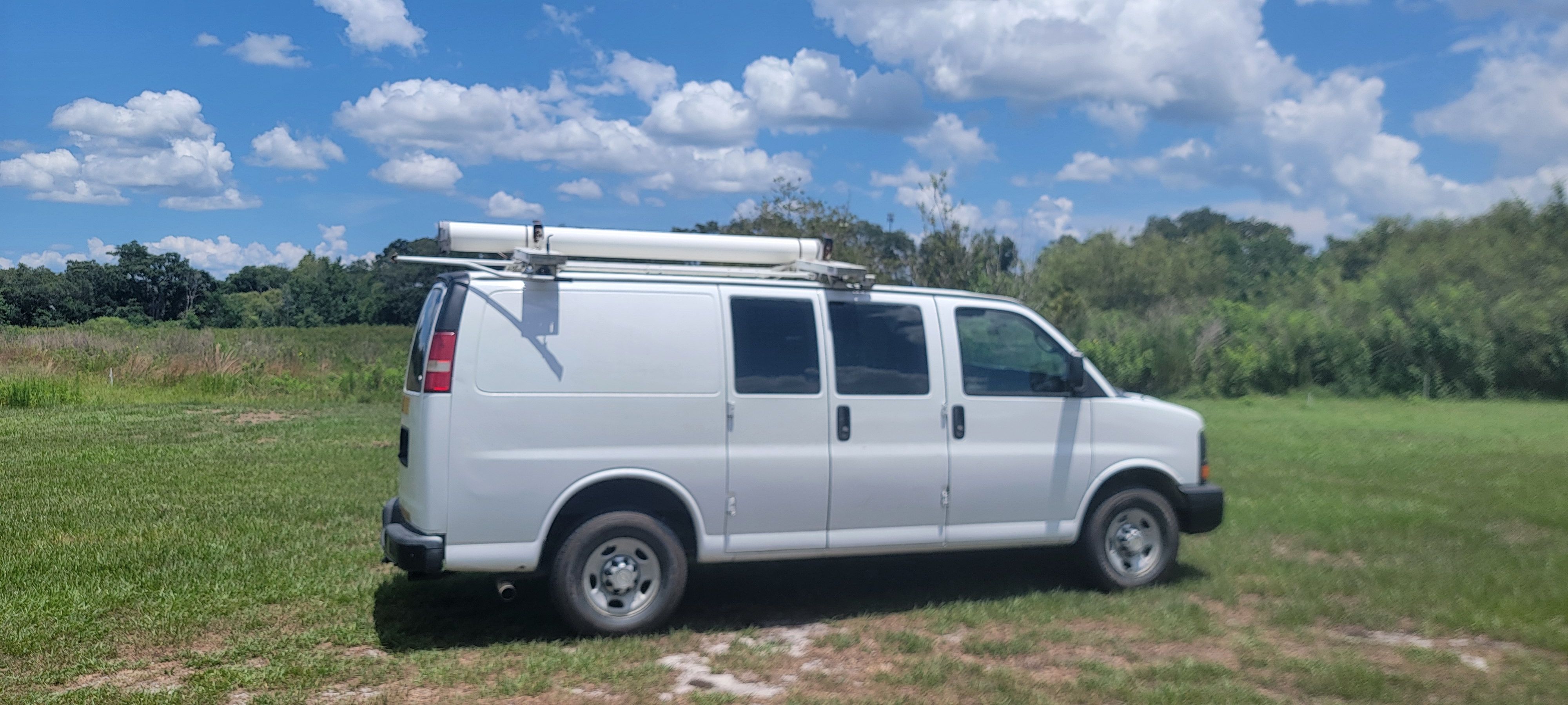 Used 2013 Chevrolet Express 2500 RWD image 2