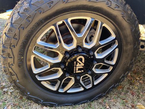 Used 2019 RAM 3500 Tradesman w/ Chrome Appearance Group image 16