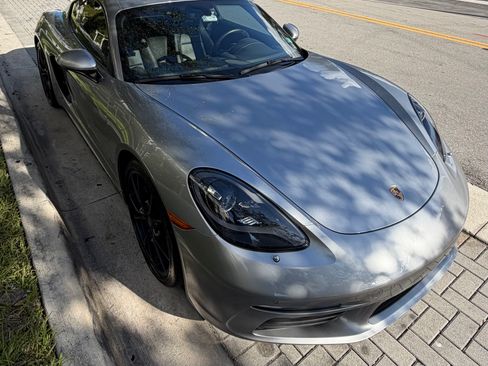 Used 2022 Porsche 718 Cayman image 8