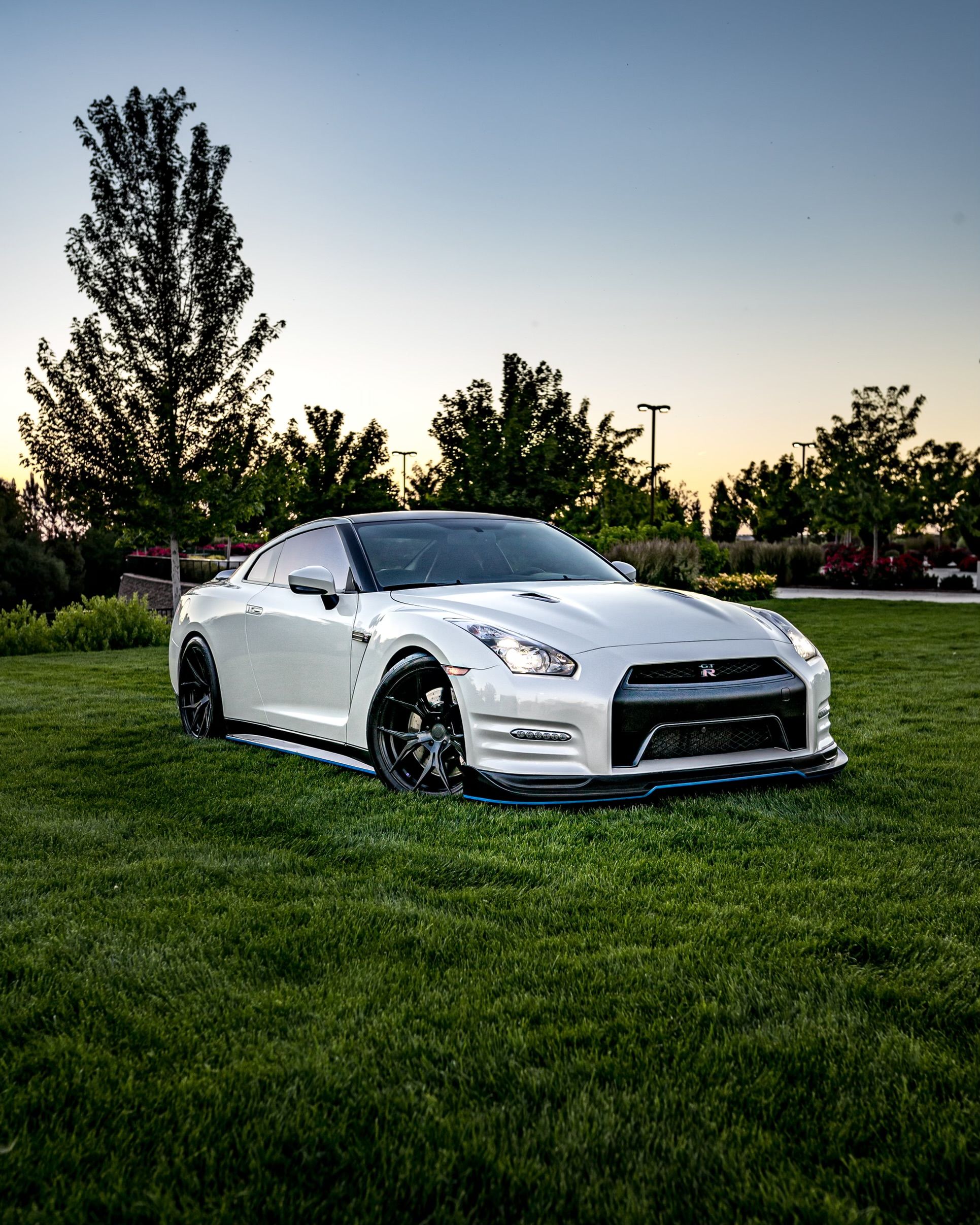 Used 2012 Nissan GT-R Black Edition AWD/4WD image 2