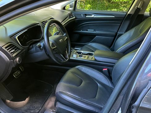 Used 2018 Ford Fusion Titanium FWD image 12
