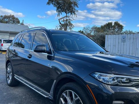 Used 2022 BMW X7 xDrive40i w/ Premium Package image 9