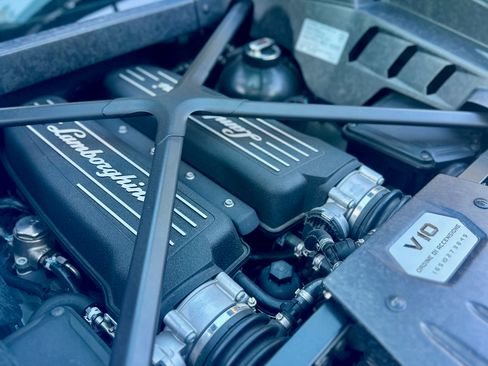 Used 2015 Lamborghini Huracan LP 610-4 image 21