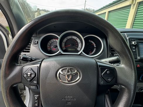 Used 2015 Toyota Tacoma 4x4 Access Cab V6 image 21