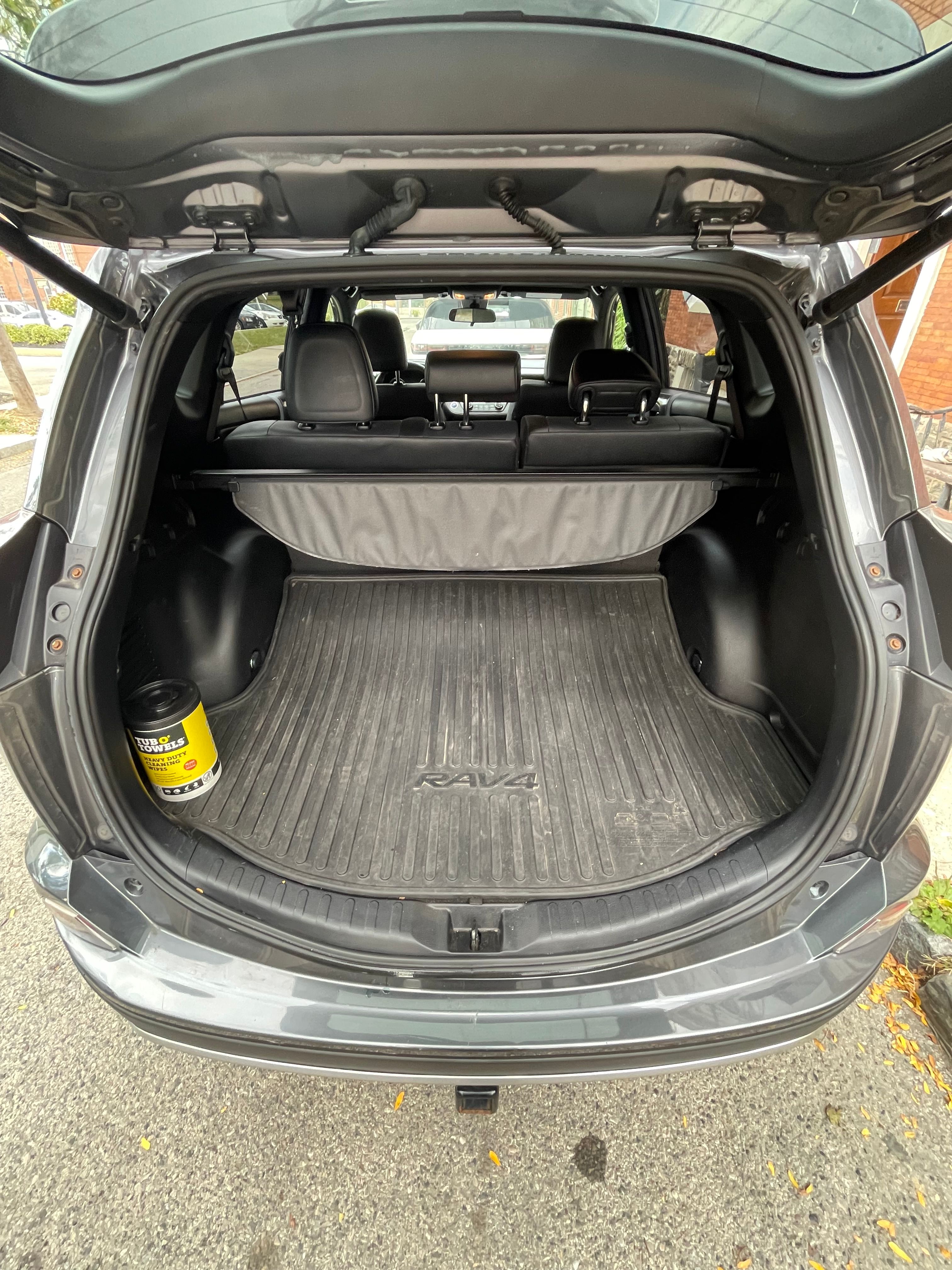 Used 2018 Toyota RAV4 SE AWD/4WD image 12