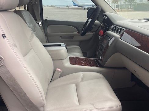 Used 2013 Chevrolet Tahoe LTZ image 12