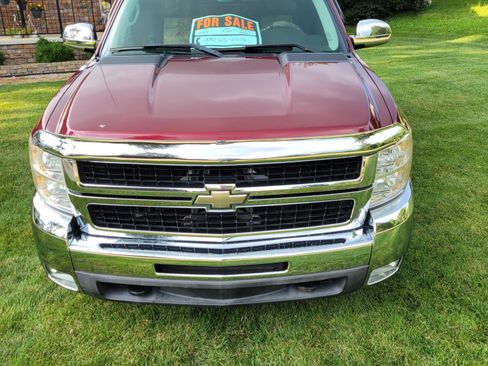 Used 2009 Chevrolet Silverado 2500 LT w/ Exterior Plus Package AWD/4WD image 4