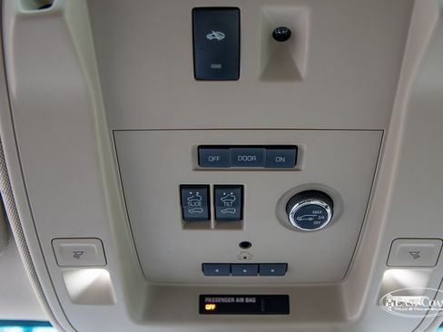 Used 2018 GMC Yukon XL Denali w/ Denali Ultimate Package image 27