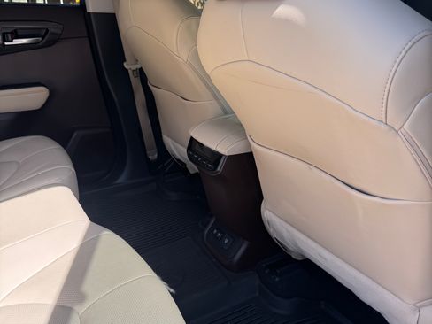 Used 2020 Toyota Highlander Limited AWD/4WD image 16