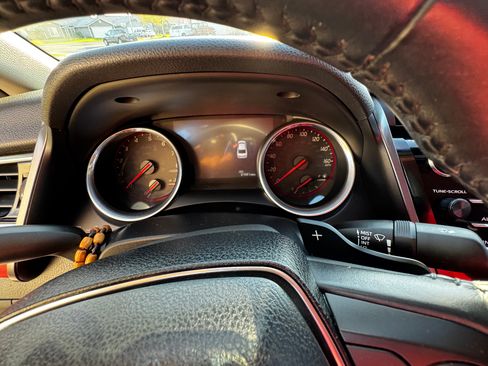 Used 2018 Toyota Camry XSE image 17