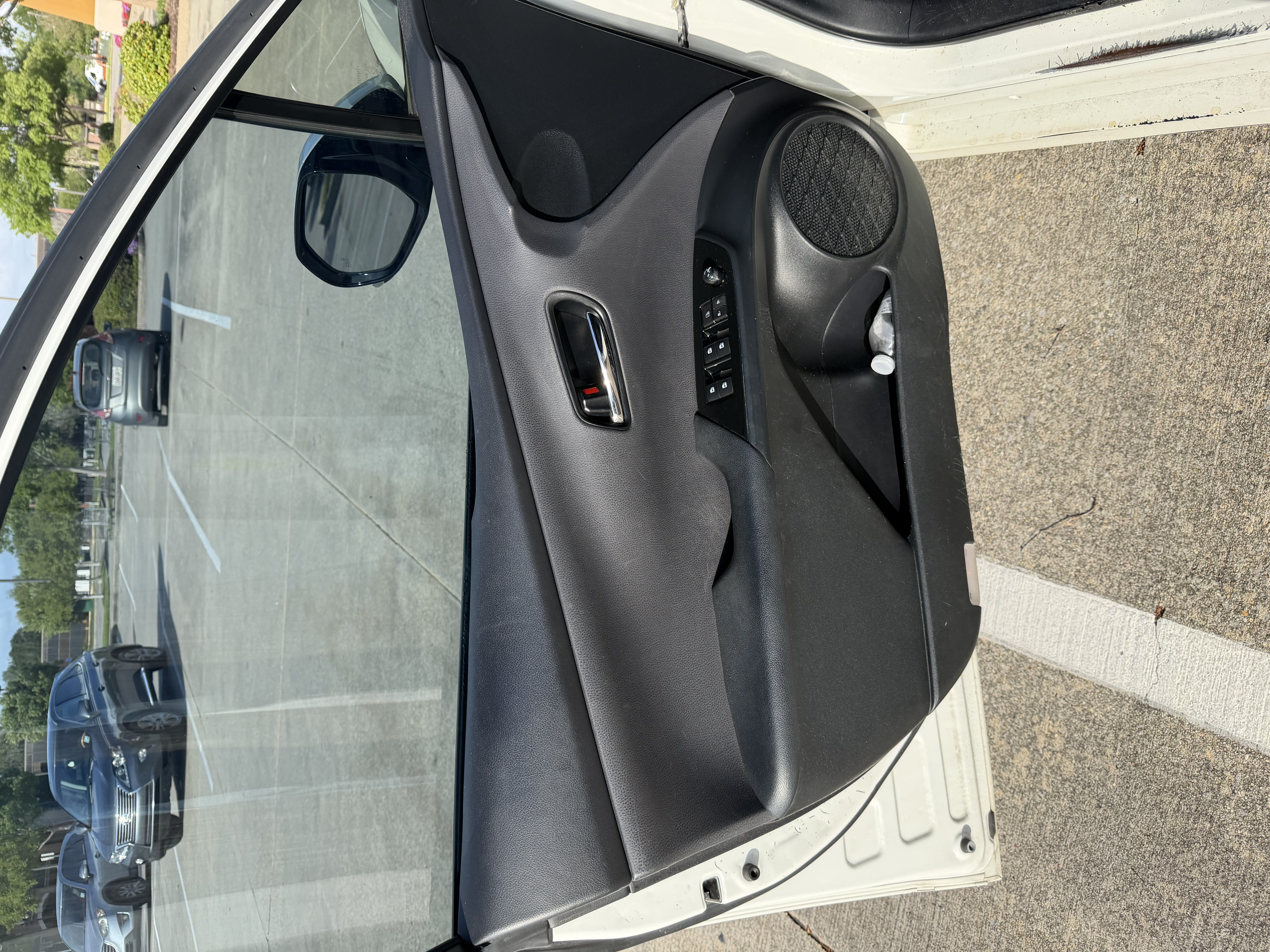Used 2017 Toyota Prius Four w/ Advanced Technology Package FWD image 9