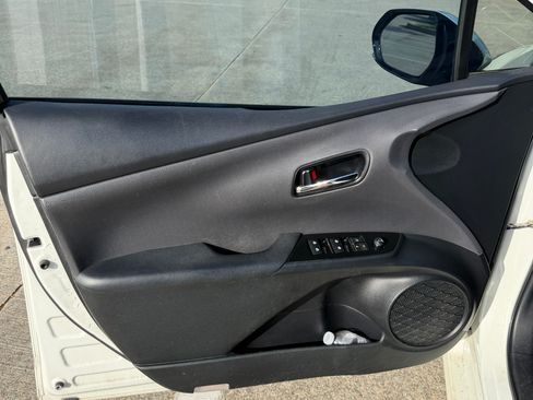 Used 2017 Toyota Prius Four w/ Advanced Technology Package image 9