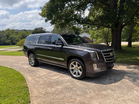 Used 2016 Cadillac Escalade ESV Premium AWD/4WD image 8