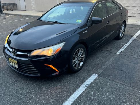 Used 2015 Toyota Camry LE FWD image 1