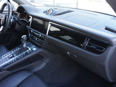 Used 2019 Porsche Macan S image 26