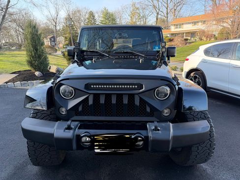 Used 2016 Jeep Wrangler Unlimited Sahara image 2