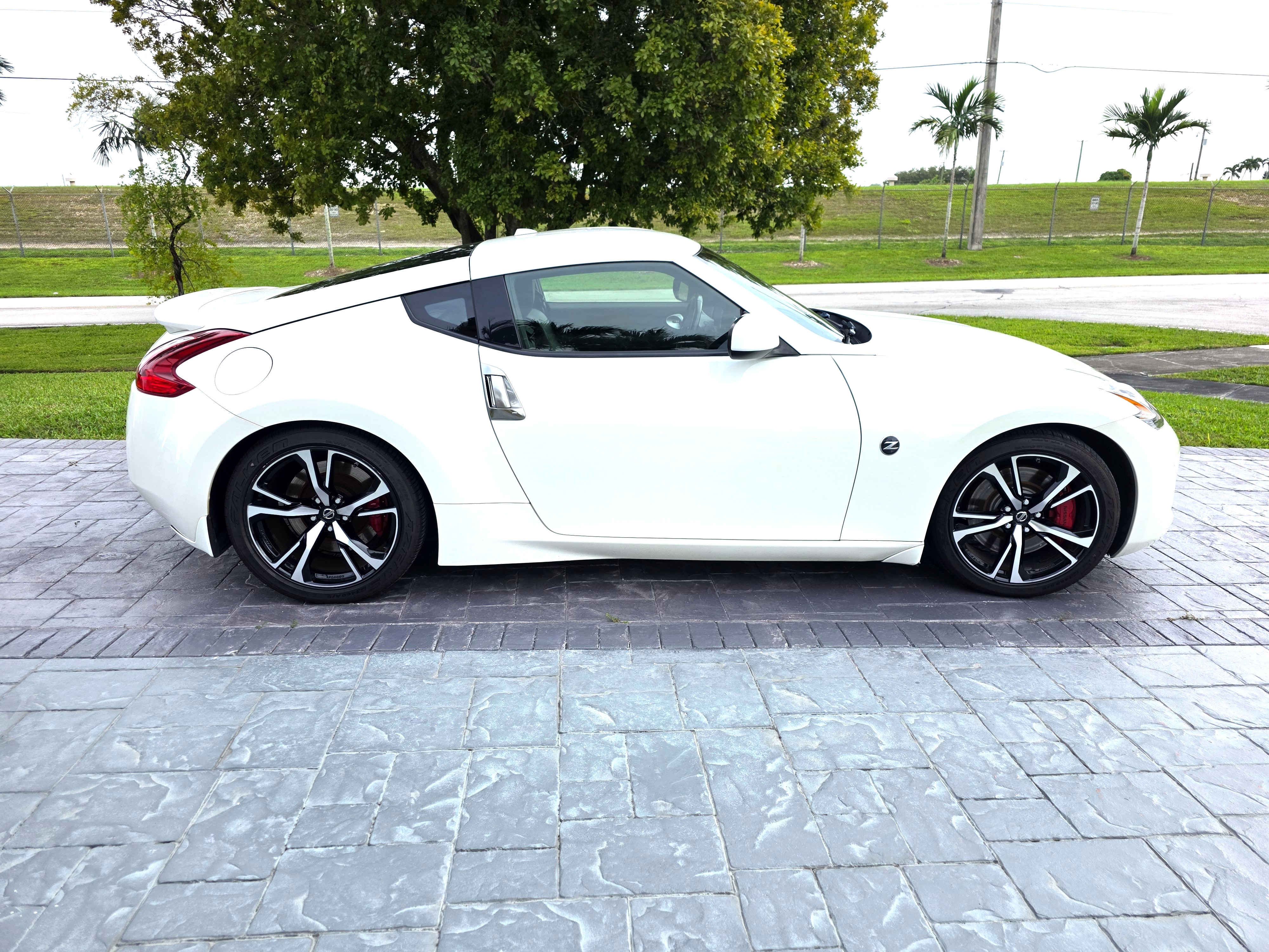 Used 2020 Nissan 370Z Touring Sport RWD image 1