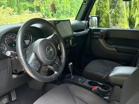 Used 2015 Jeep Wrangler Unlimited Sport AWD/4WD image 12