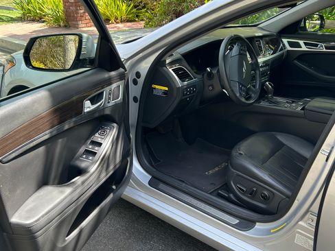 Used 2017 Genesis G80 3.8 RWD image 9