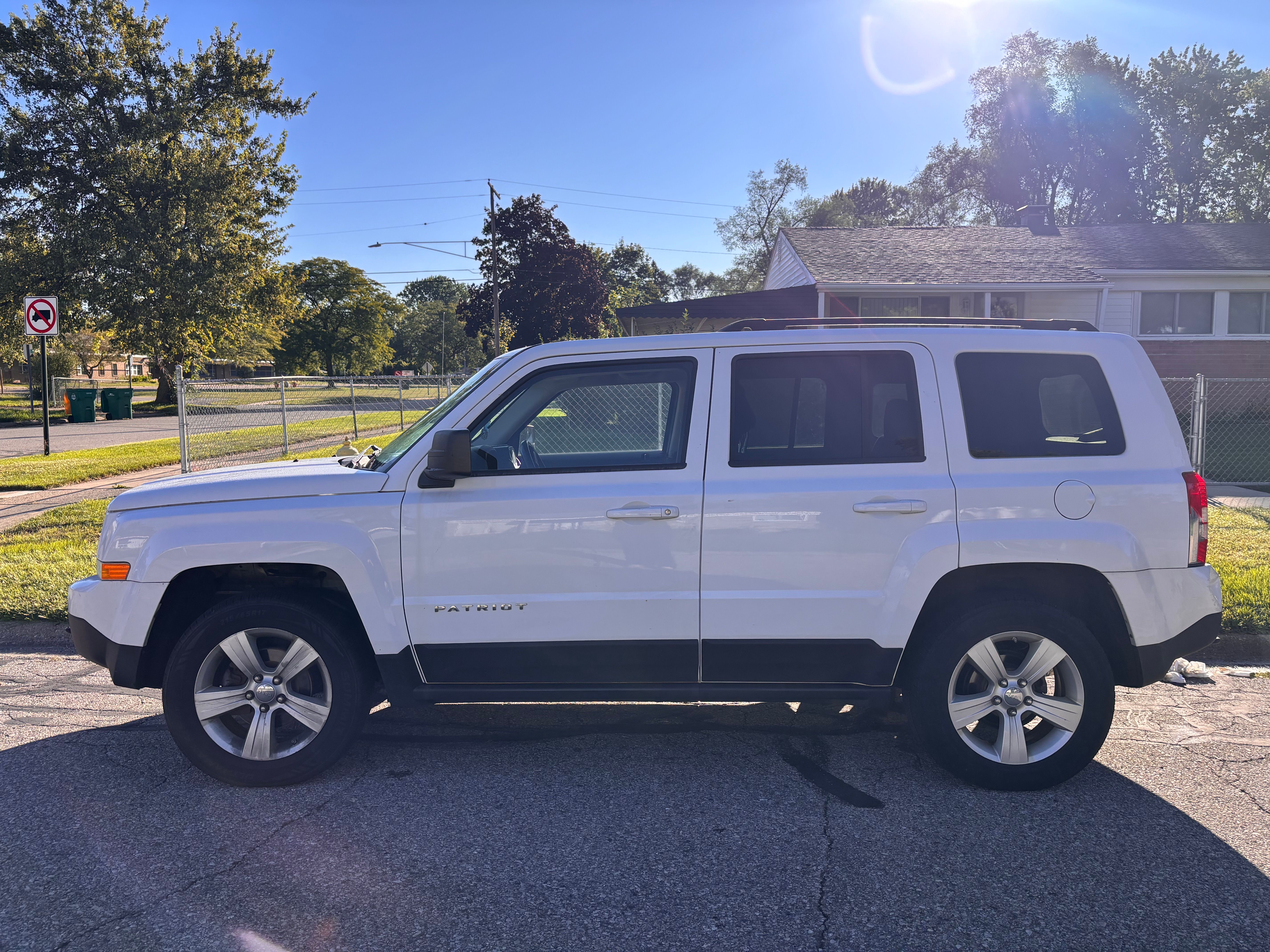 Used 2015 Jeep Patriot Latitude w/ All Weather Capability Group AWD/4WD image 4
